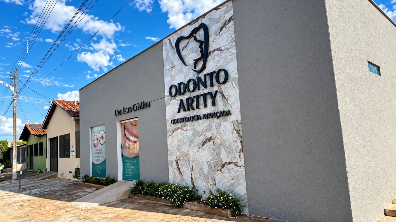 Fachada da Odonto Artty com o nome da Dra. Lara Cristina